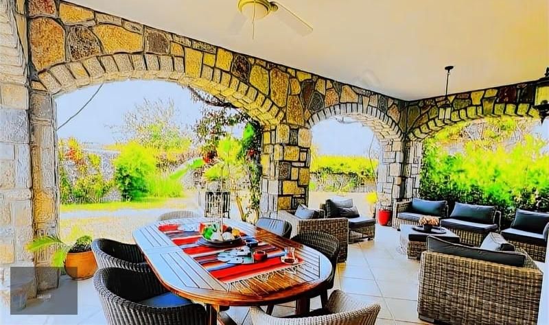 Bodrum Yalıkavak Merkezde Satılık 4+1 Villa, Marina Manzaralı