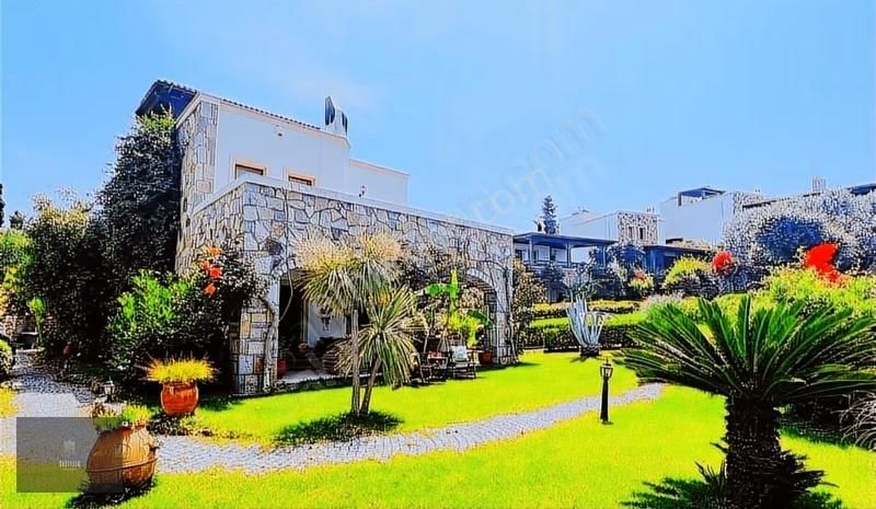 Bodrum Yalıkavak Merkezde Satılık 4+1 Villa, Marina Manzaralı - Görsel 9