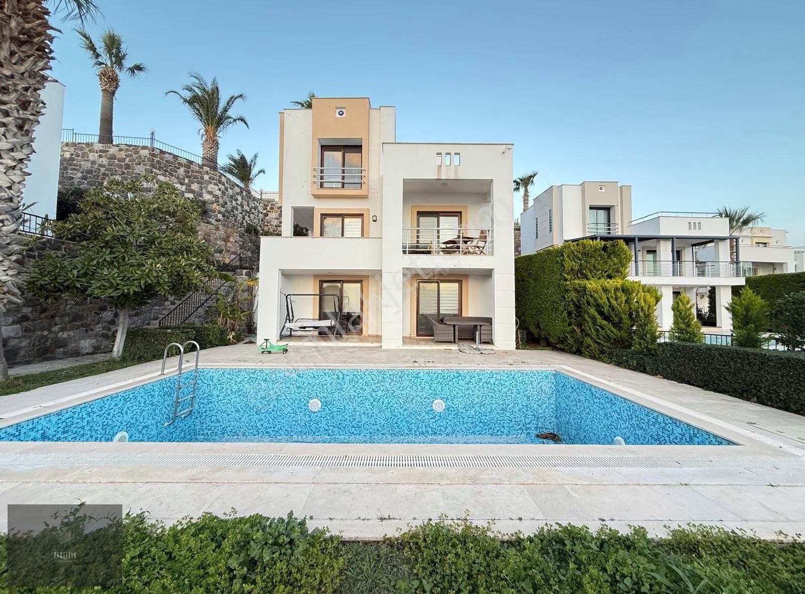 Bodrum Yalıkavak Geris'te Deniz Manzaralı Kiralık Villa