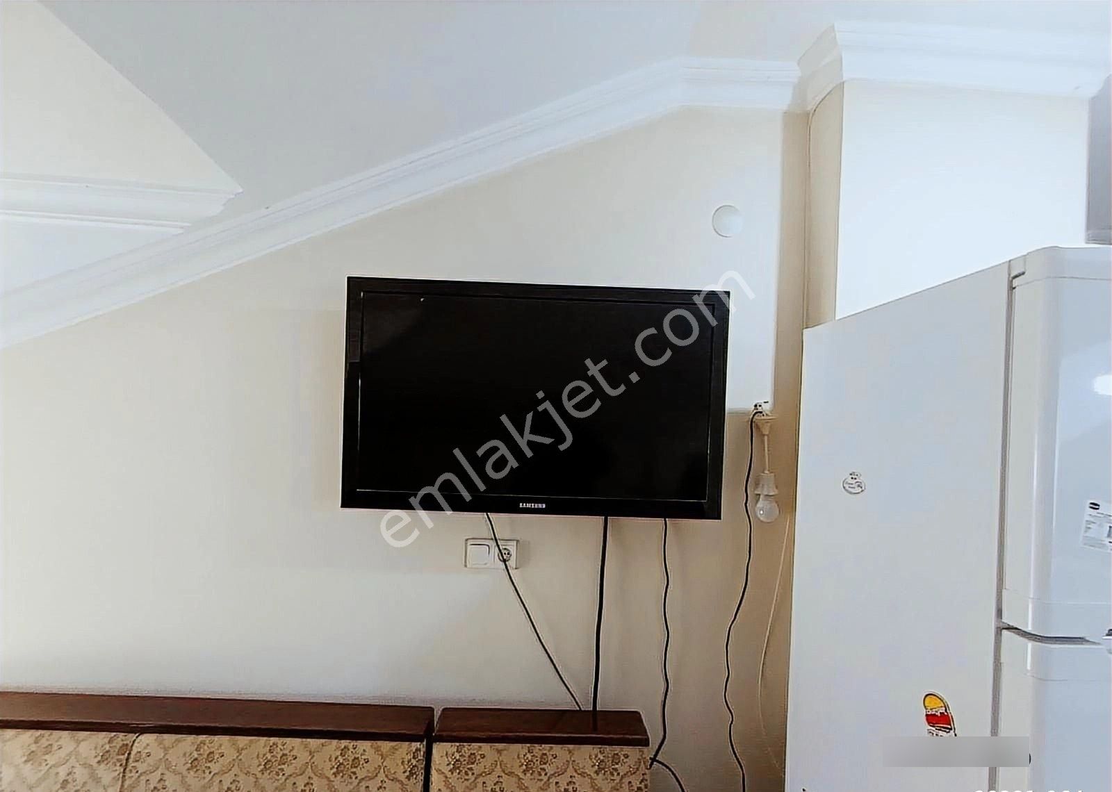 Avcılar Merkez 1+1 Teras Kat 15 Yıllık Eşyalı