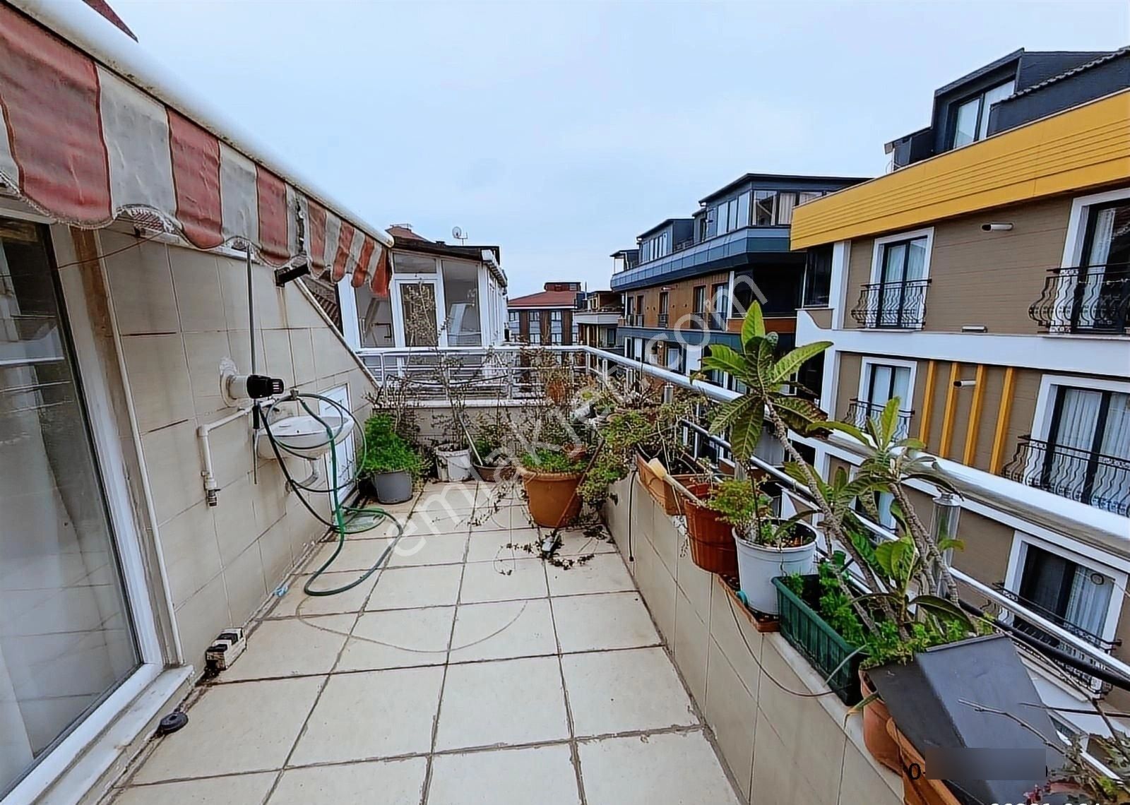 Avcılar Merkez 1+1 Teras Kat 15 Yıllık Eşyalı - Görsel 13