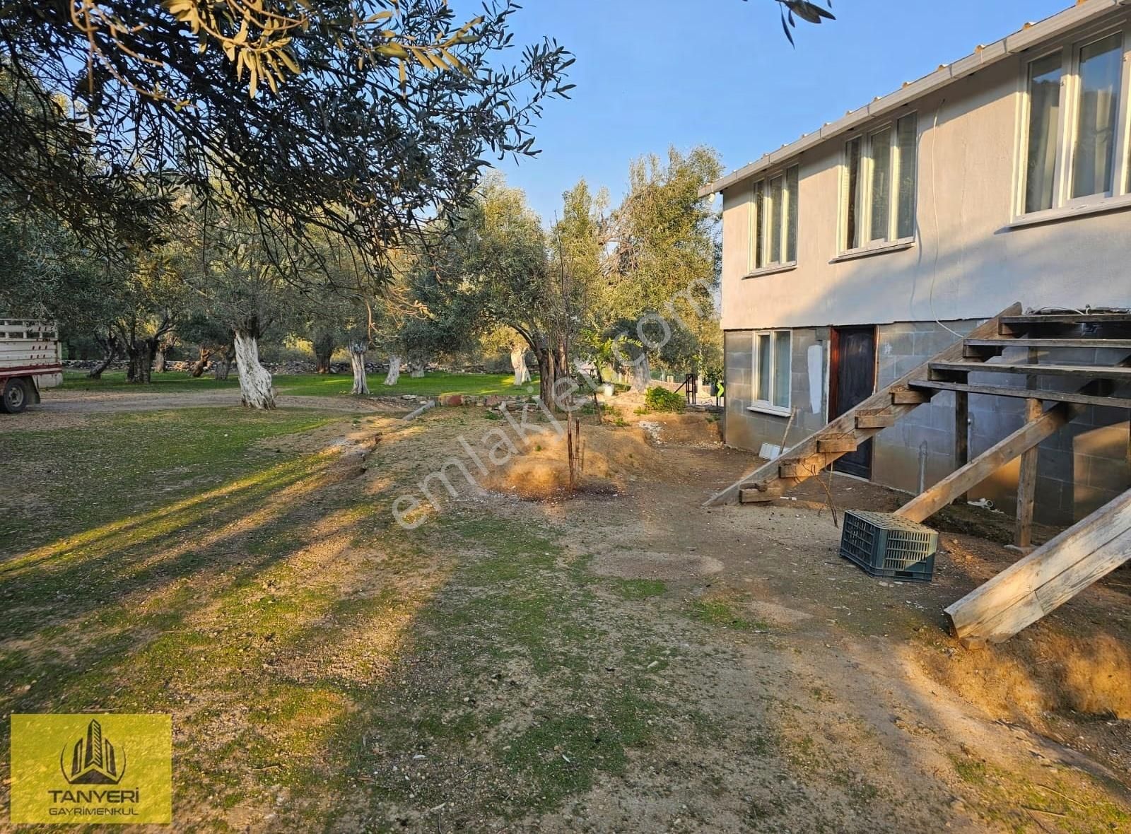 Ayvacık Ahmetçe Asos Yolu Üzeri Yanyana Kiralık İki Daire