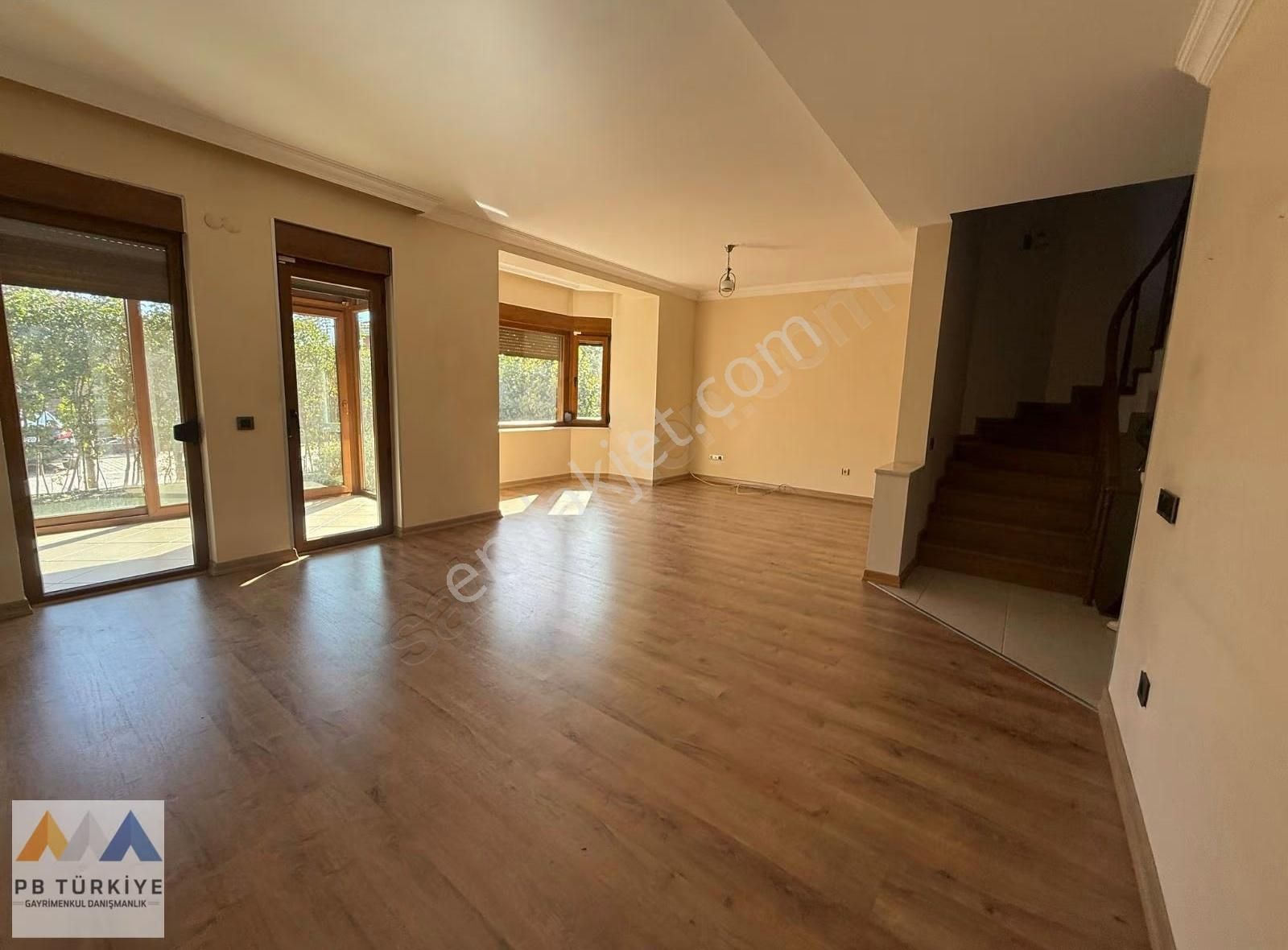 Çengelköy Adalet H. Konaklarında Müstakil Havuzlu Kiralık Villa