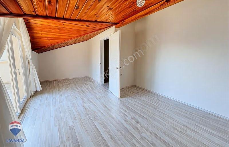 Denize Sıfır Sitede, Deniz Manzaralı 5+1 Villa - Görsel 30