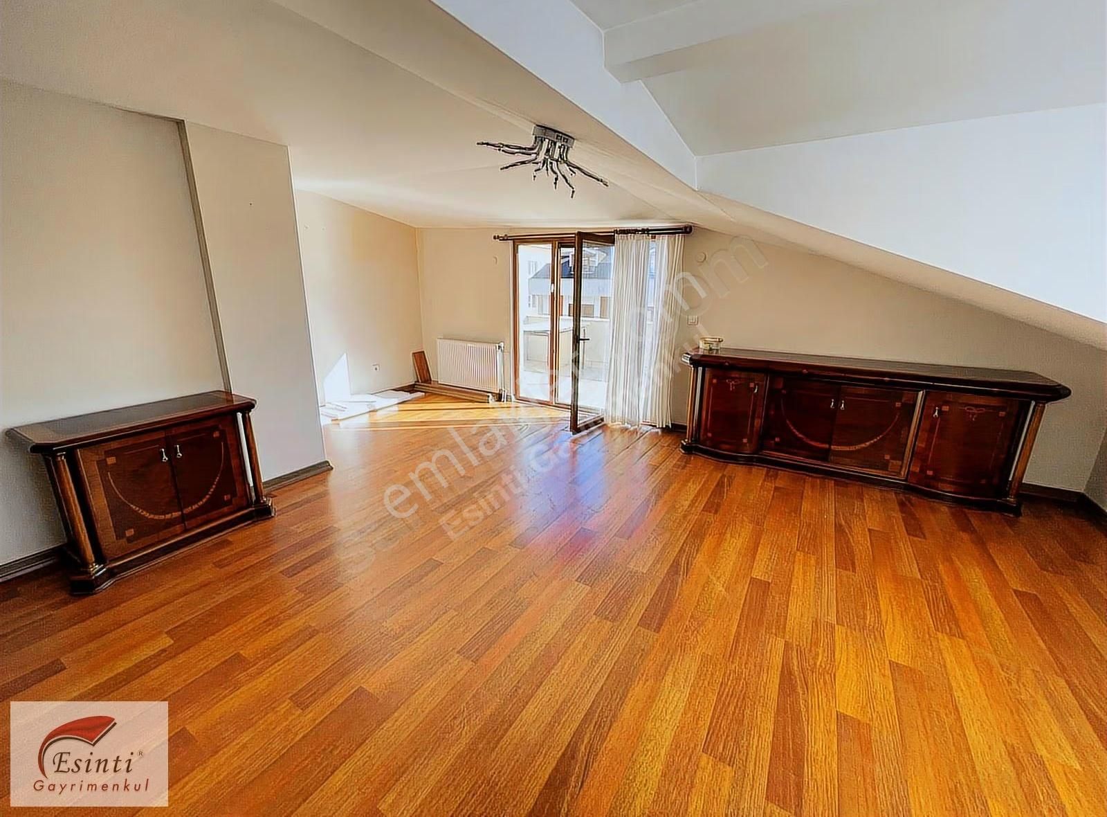 İnönü Mah.'de Bahçe İçinde Metroya Yürüme Mesafesi Çatı Katı 3+1