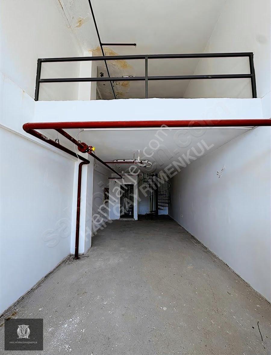 Meydan Kavagında Harika Yatırımlık İş Yeri - Görsel 19