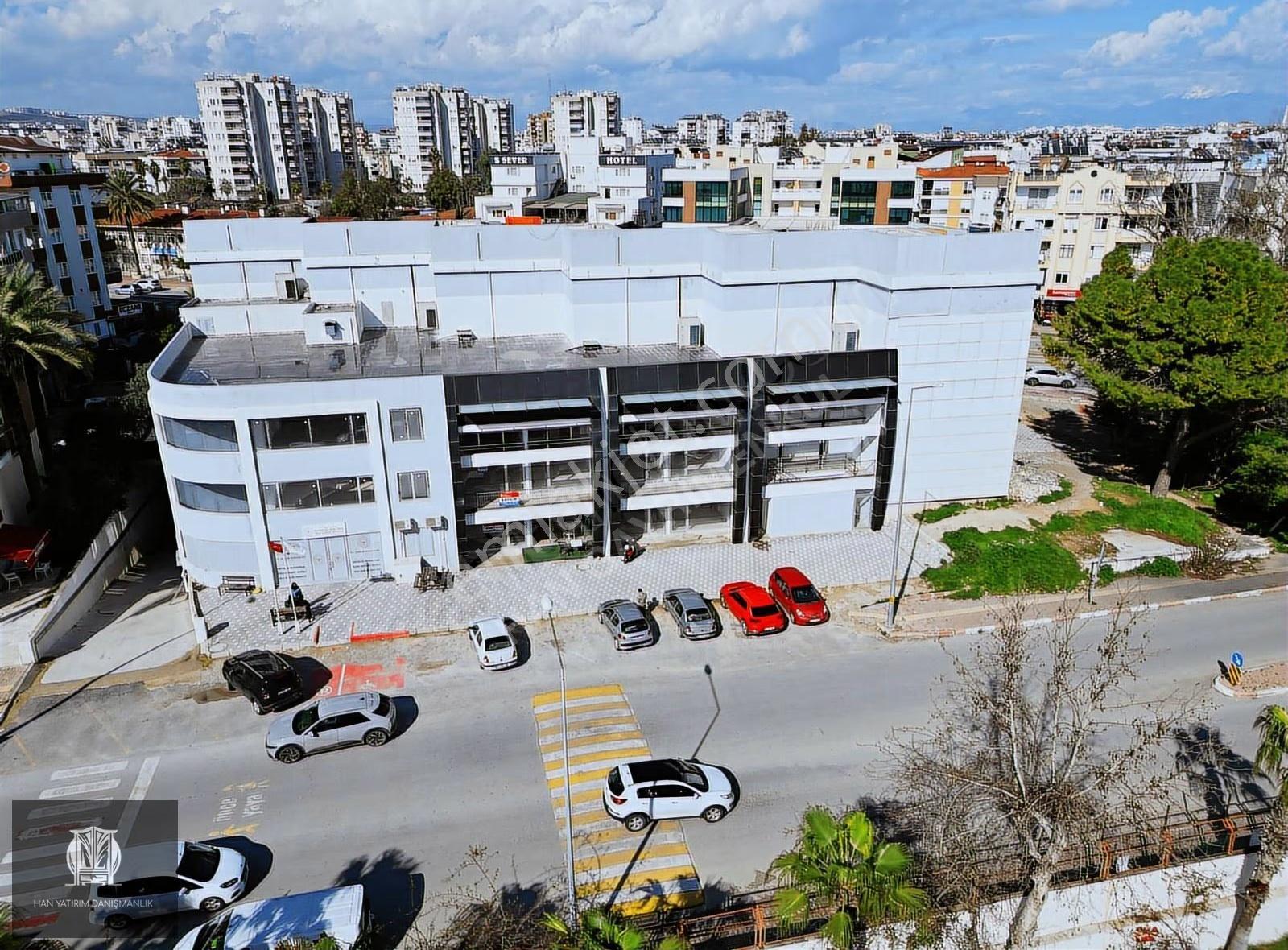 Meydan Kavagında Harika Yatırımlık İş Yeri - Görsel 15