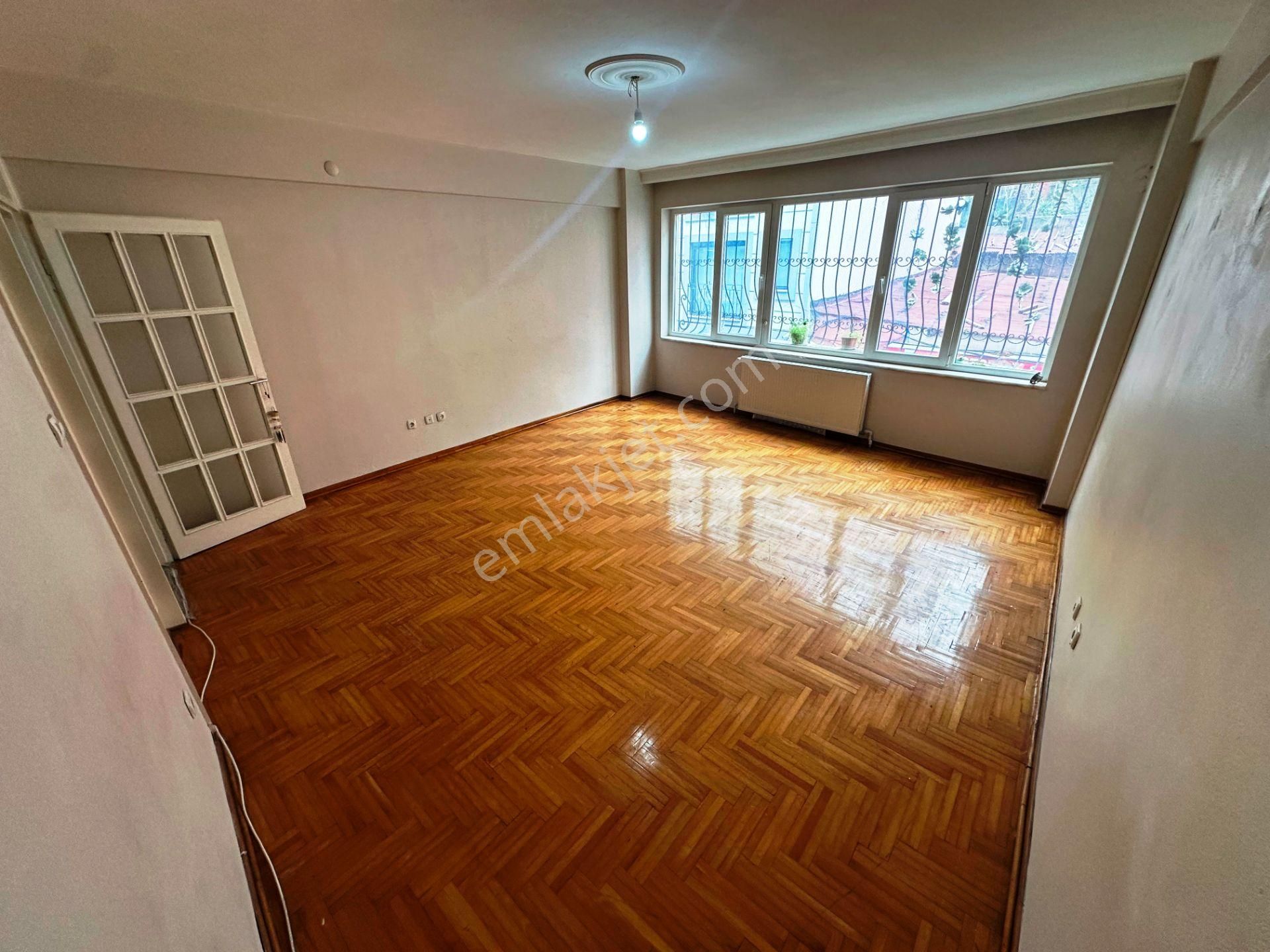 Şişli Cumhuriyet Cad.90m2 Masrafsız Balkonlu 1.kat Kiralık 2+1 - Görsel 3
