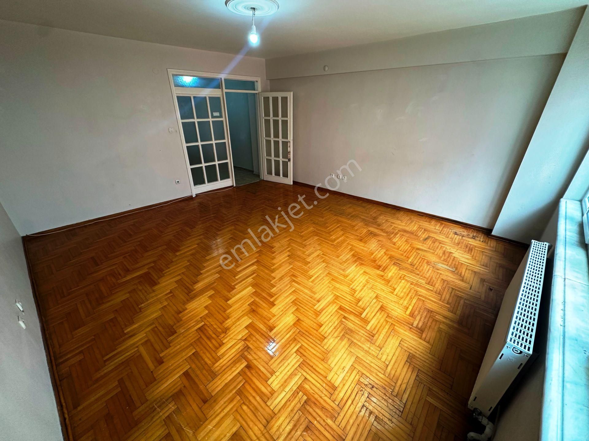 Şişli Cumhuriyet Cad.90m2 Masrafsız Balkonlu 1.kat Kiralık 2+1 - Görsel 4