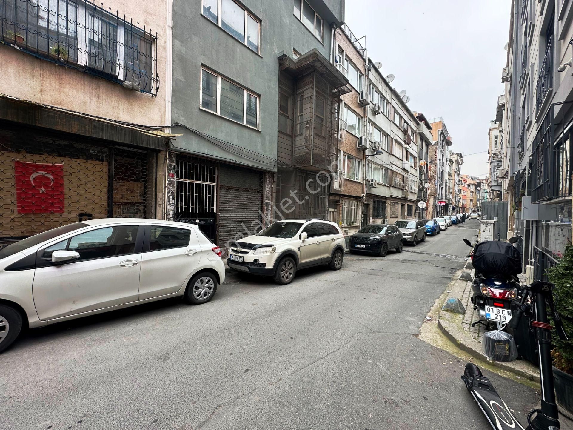 Şişli Cumhuriyet Cad.90m2 Masrafsız Balkonlu 1.kat Kiralık 2+1 - Görsel 32