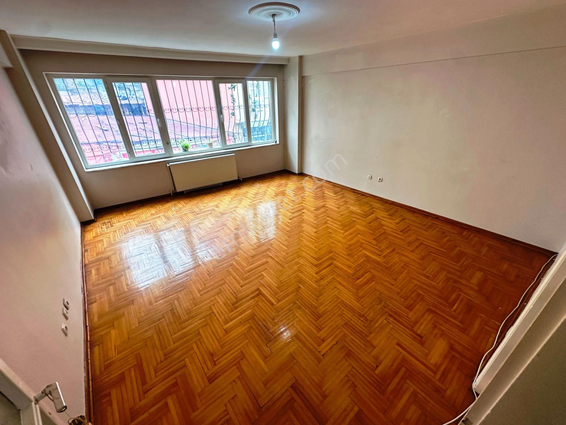 Şişli Cumhuriyet Cad.90m2 Masrafsız Balkonlu 1.kat Kiralık 2+1 - Görsel 2