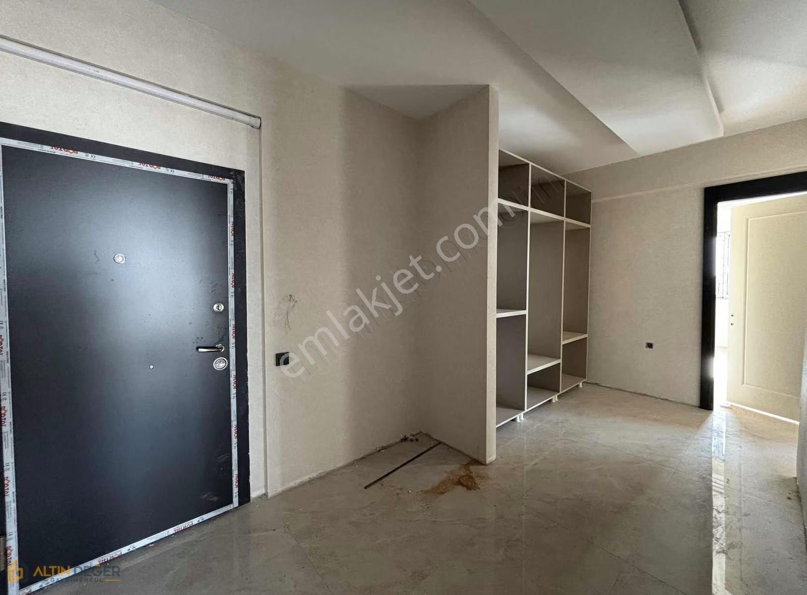 Şehitlik Site İçersinde Kapalı Otoparklı 2+1 Satılık Daire