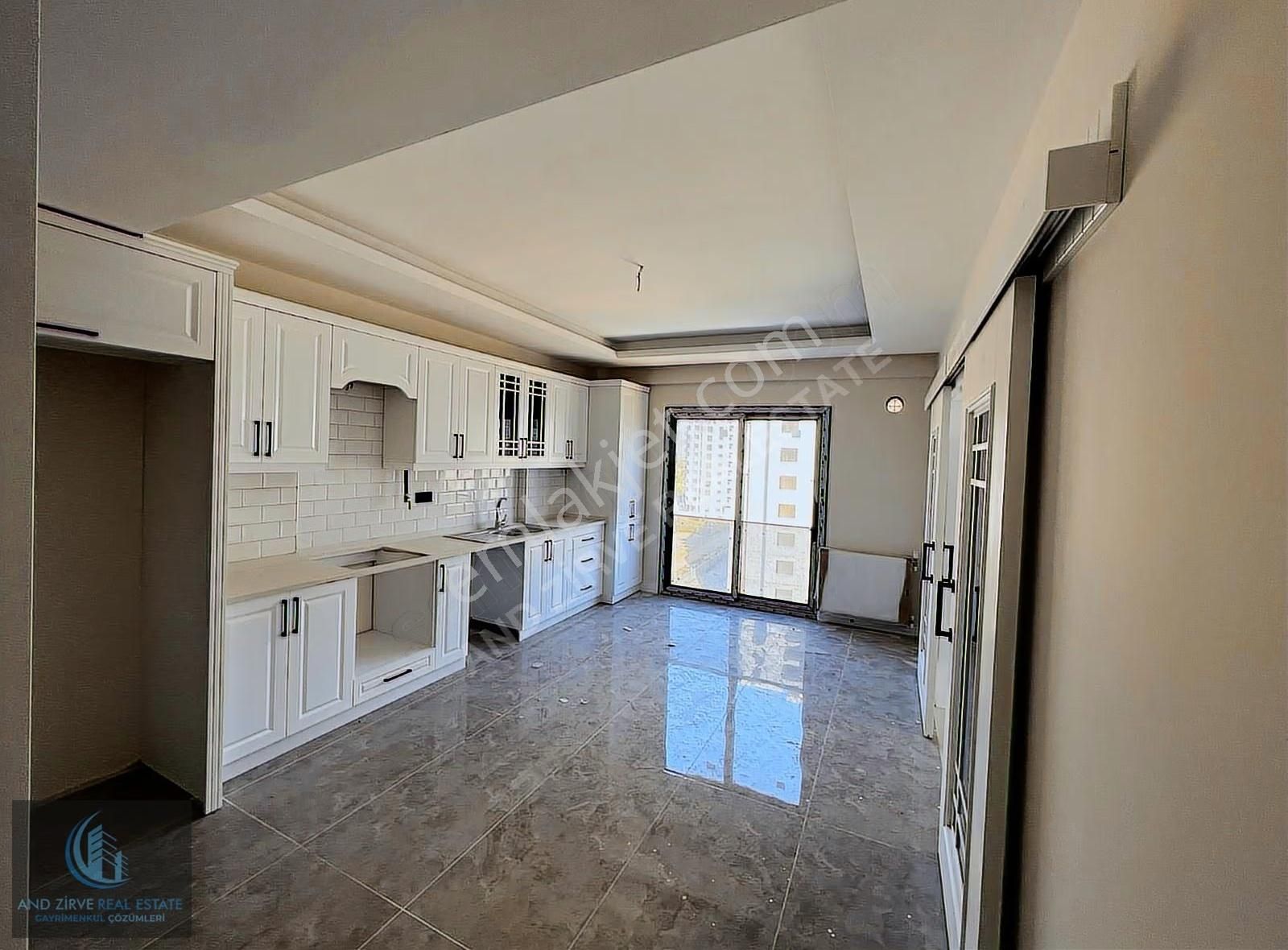 Akdeniz Mah'de Havuzlu Kombili İskanlı 2.5+1 Daire - Görsel 11