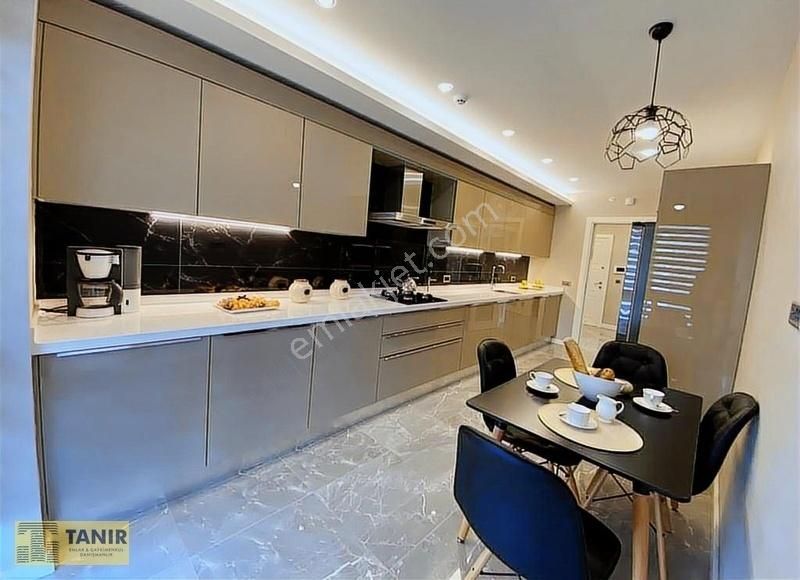 Referans Bahçeşehir Kiralık Lüx Site İçinde Göl Manzaralı Daire - Görsel 9