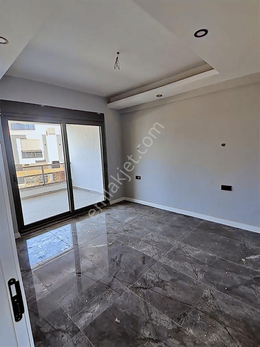 Denize Ve Alışveriş Yerlerine Yürüme Mesafesinde Kiralık Havuzlu - Görsel 21