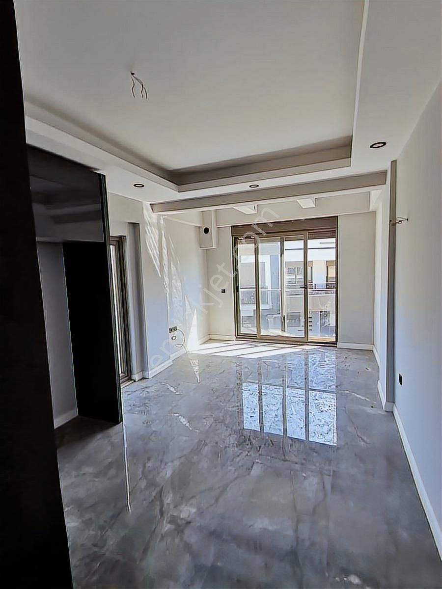 Denize Ve Alışveriş Yerlerine Yürüme Mesafesinde Kiralık Havuzlu - Görsel 3