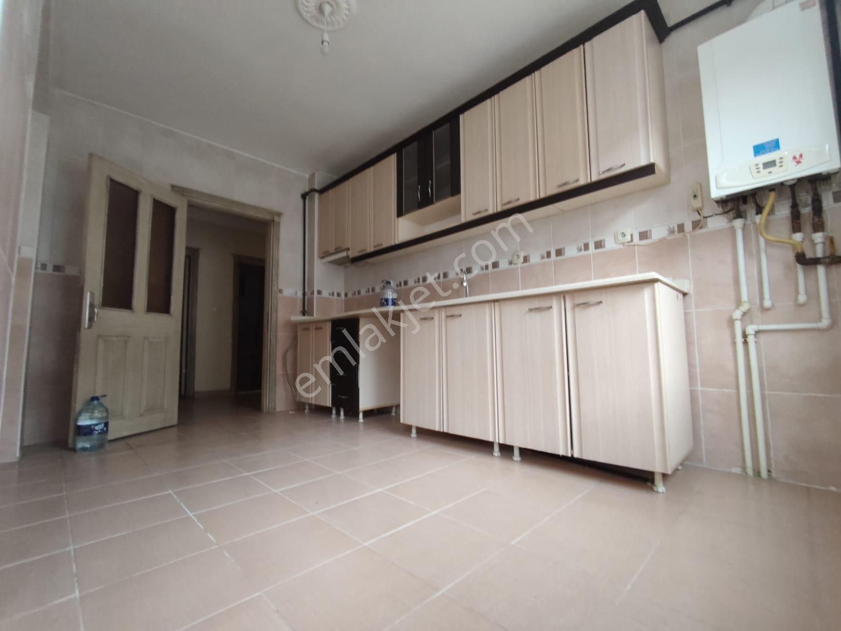 Yılmaz Gayrimenkulden Asansörlü Ara Kat Cadde Üzeri Kacırılmayacak 3+1 Fırsat Dairesi - Görsel 7