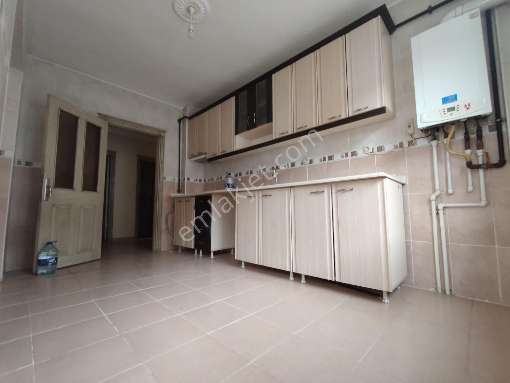 Yılmaz Gayrimenkulden Asansörlü Ara Kat Cadde Üzeri Kacırılmayacak 3+1 Fırsat Dairesi