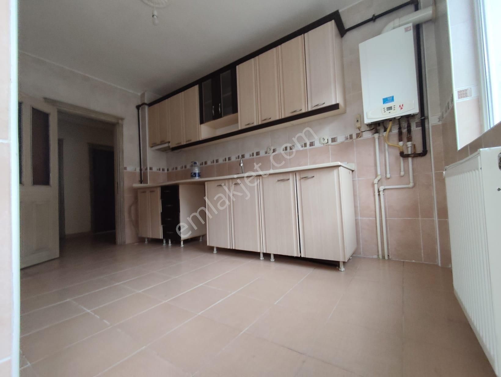 Yılmaz Gayrimenkulden Asansörlü Ara Kat Cadde Üzeri Kacırılmayacak 3+1 Fırsat Dairesi - Görsel 23