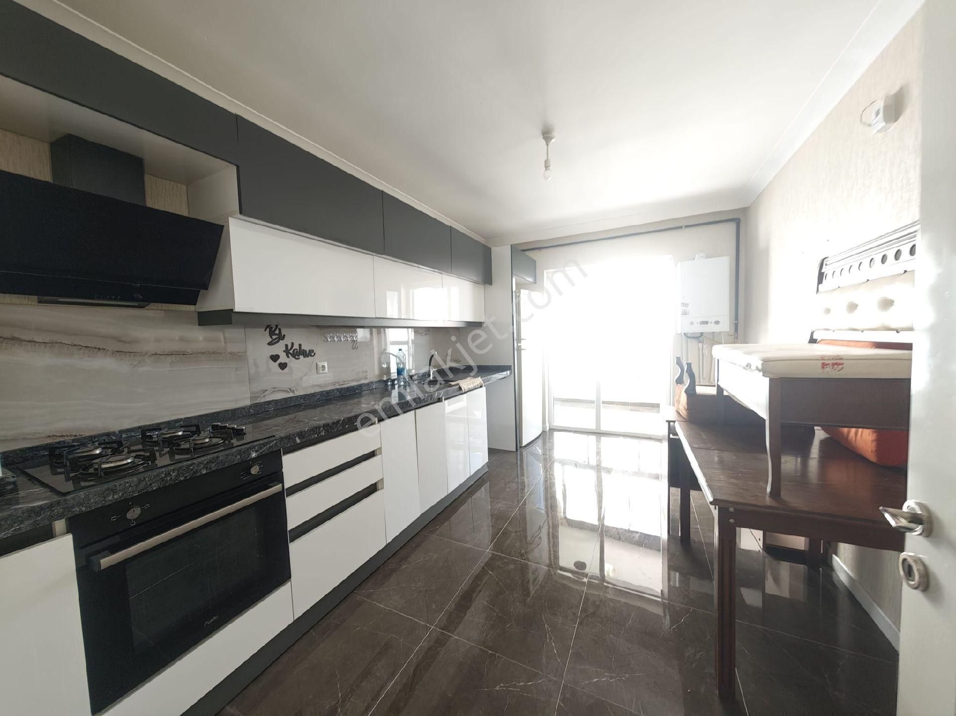 3+1 Katta Giyinme Odalı Ebeveyn Banyolu Asansörlü Geniş Daire