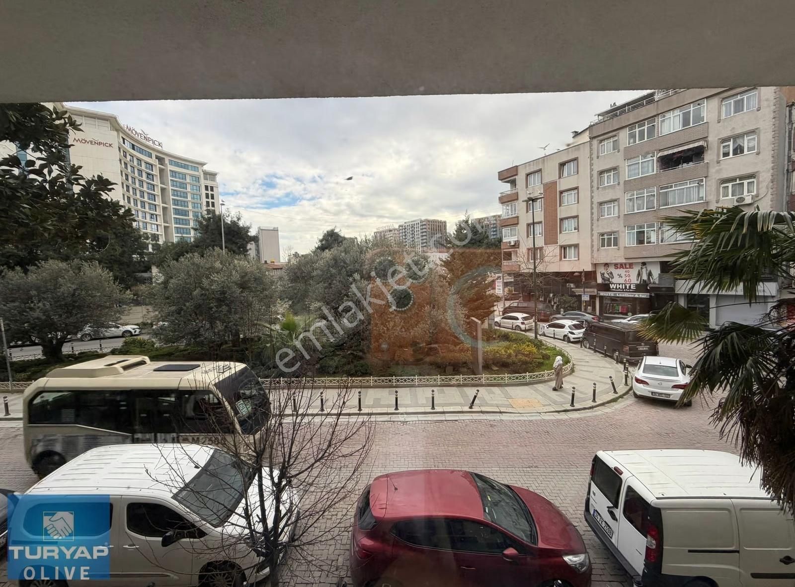Zeytinburnun'da Köşe Başı Geniş Cepheli Prestijli Dükkan - Görsel 22