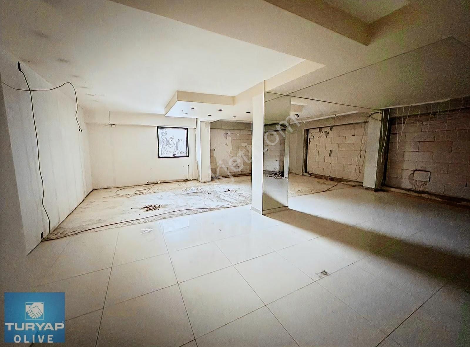 Zeytinburnun'da Köşe Başı Geniş Cepheli Prestijli Dükkan - Görsel 19