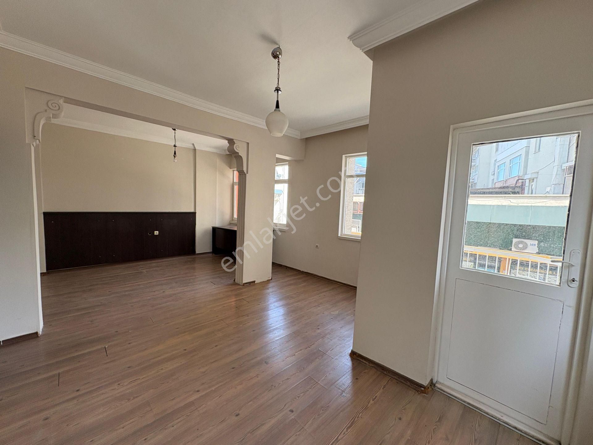 Ali Çetinkaya Cad. Şehir Tiyatroları Karşısı Kiralık 1+1 Ofis - Görsel 3