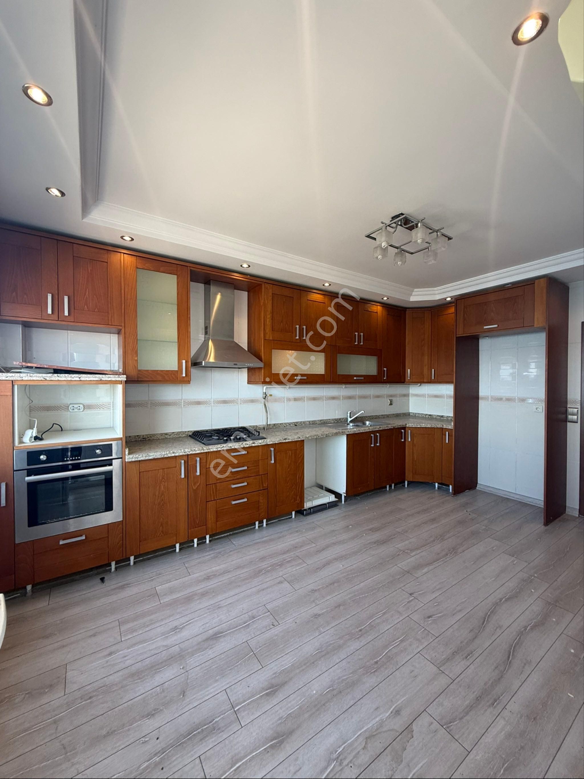 Panoromik Göl Manzaralı Çok Geniş 4+1 Kapalı Mutfak Çift Banyo Direk Hasarsız Kiralık Daire Kaçmaz!! - Görsel 11