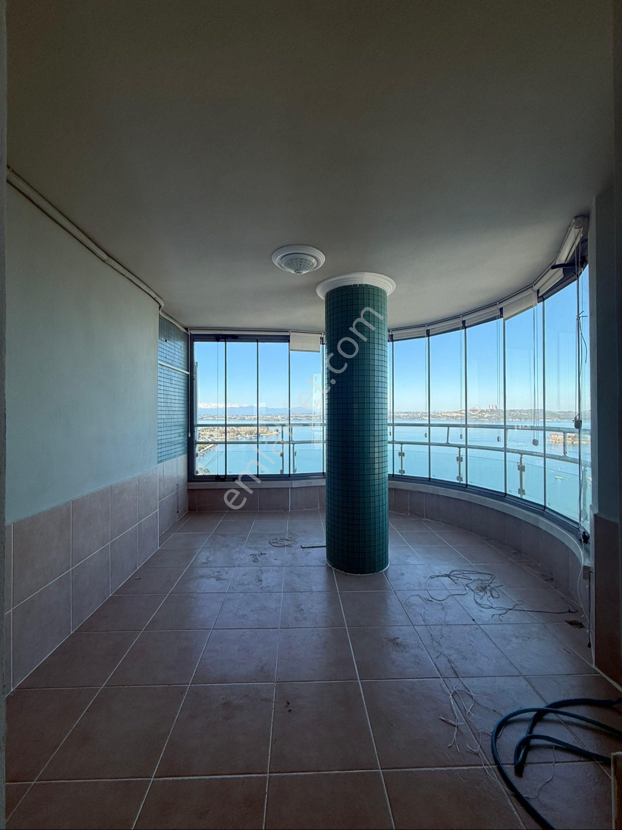 Panoromik Göl Manzaralı Çok Geniş 4+1 Kapalı Mutfak Çift Banyo Direk Hasarsız Kiralık Daire Kaçmaz!! - Görsel 19