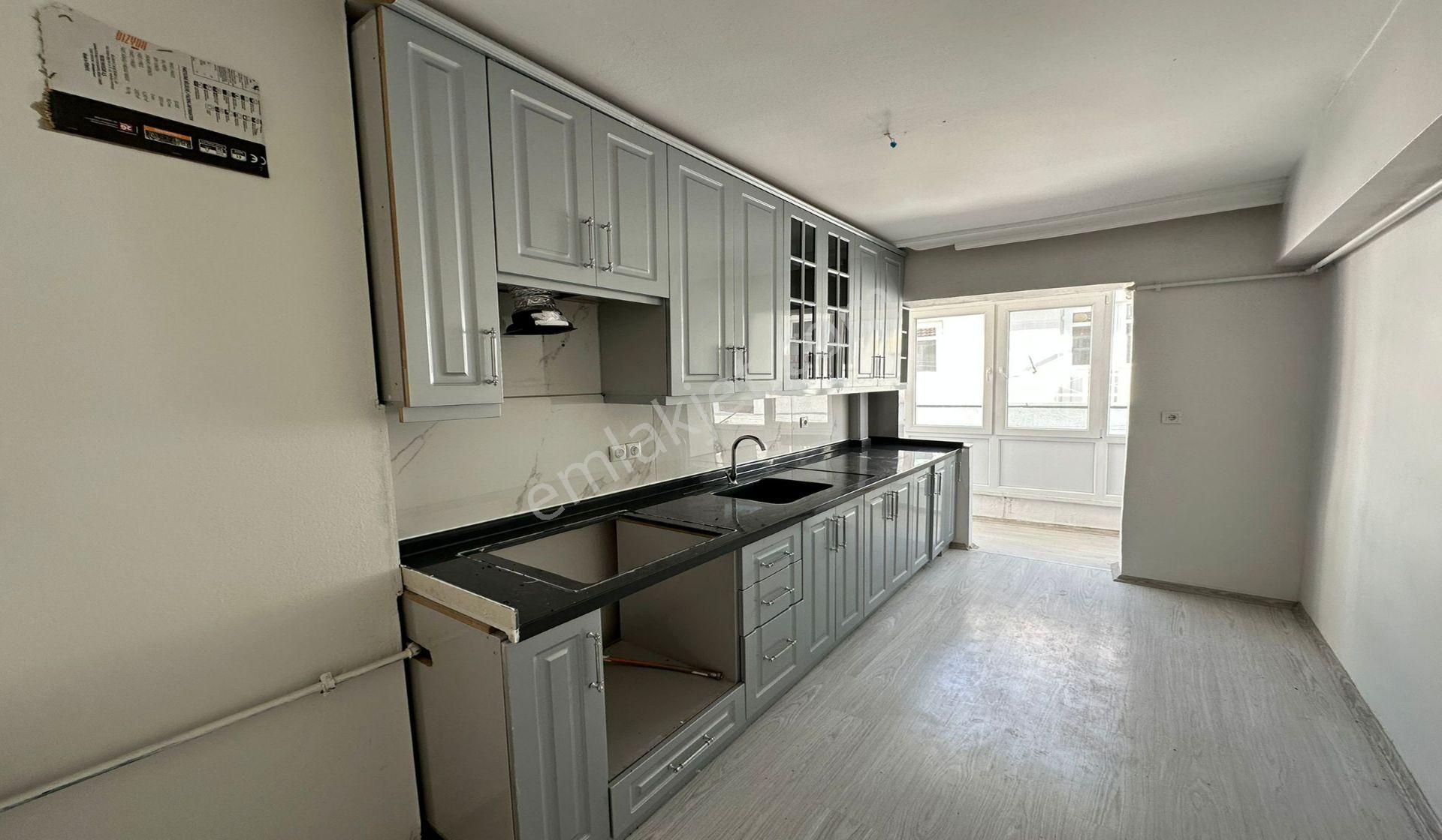 Kuşcağız Cadde Üzeri 3.katta Full Yapılı Manzaralı 3+1 Bağımsız