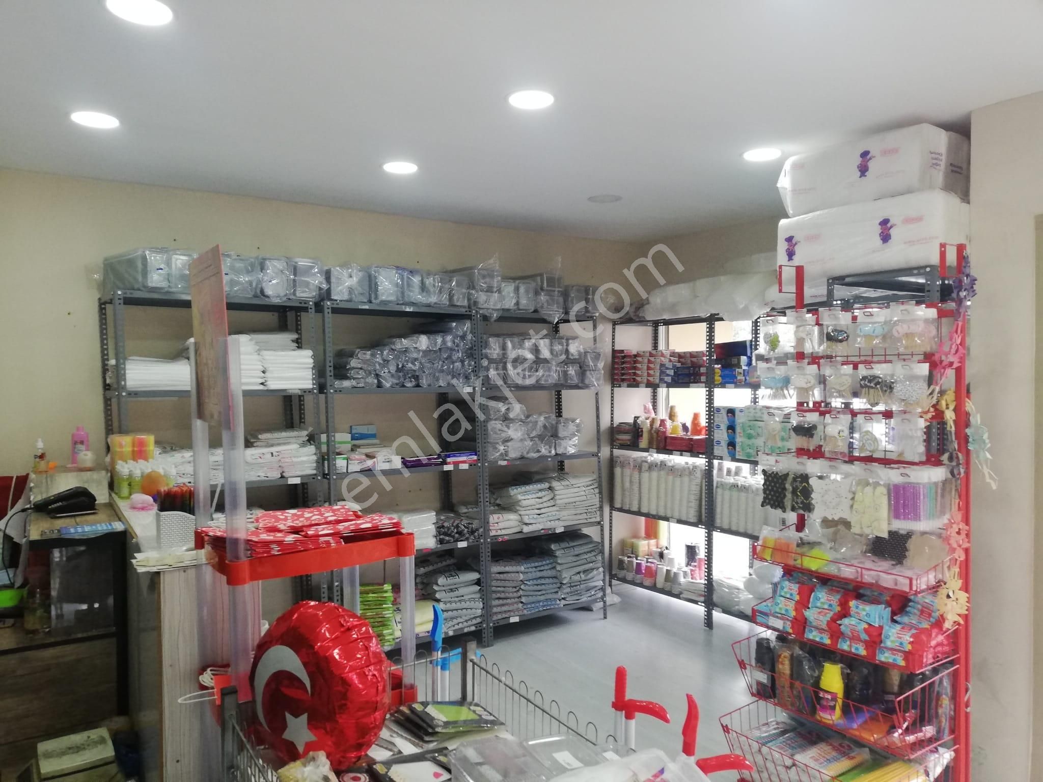 İzmir Menemen Egekent 2 Merkez'de Kiralık 45 M2 Dükkan