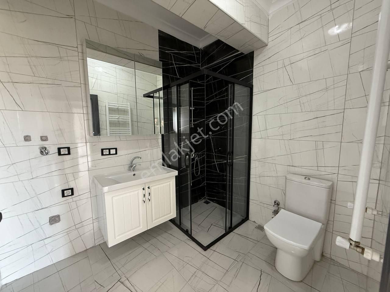 Uytun'dan Kadıköyde 3 Katlı Binada Geniş Kullanışlı 2+1 Daire - Görsel 3