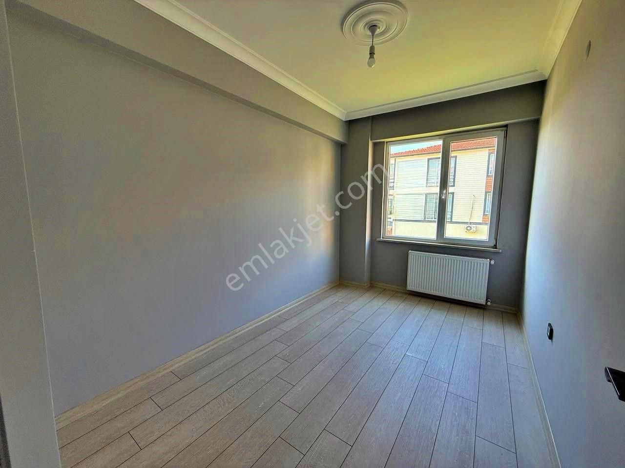 Uytun'dan Kadıköyde 3 Katlı Binada Geniş Kullanışlı 2+1 Daire - Görsel 14