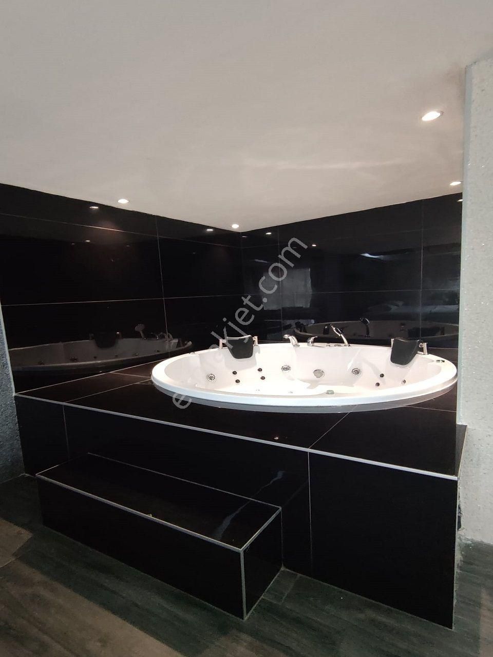 Jakuzi Ve Cam Tavanlı Penthouse - Görsel 5