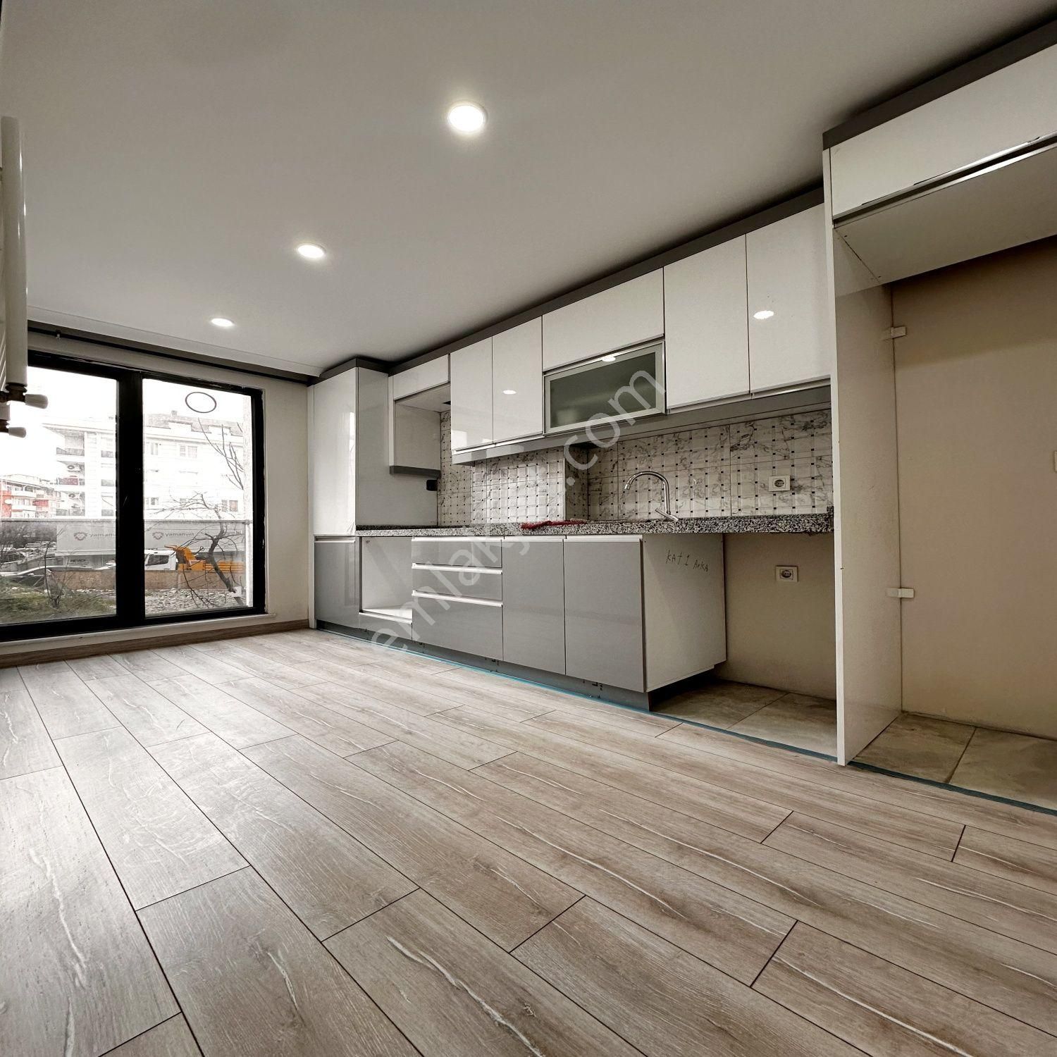 Beylikdüzü Yakuplu'da Satılık 2+1 Merkezi Konumda Fırsat Daire - Görsel 2