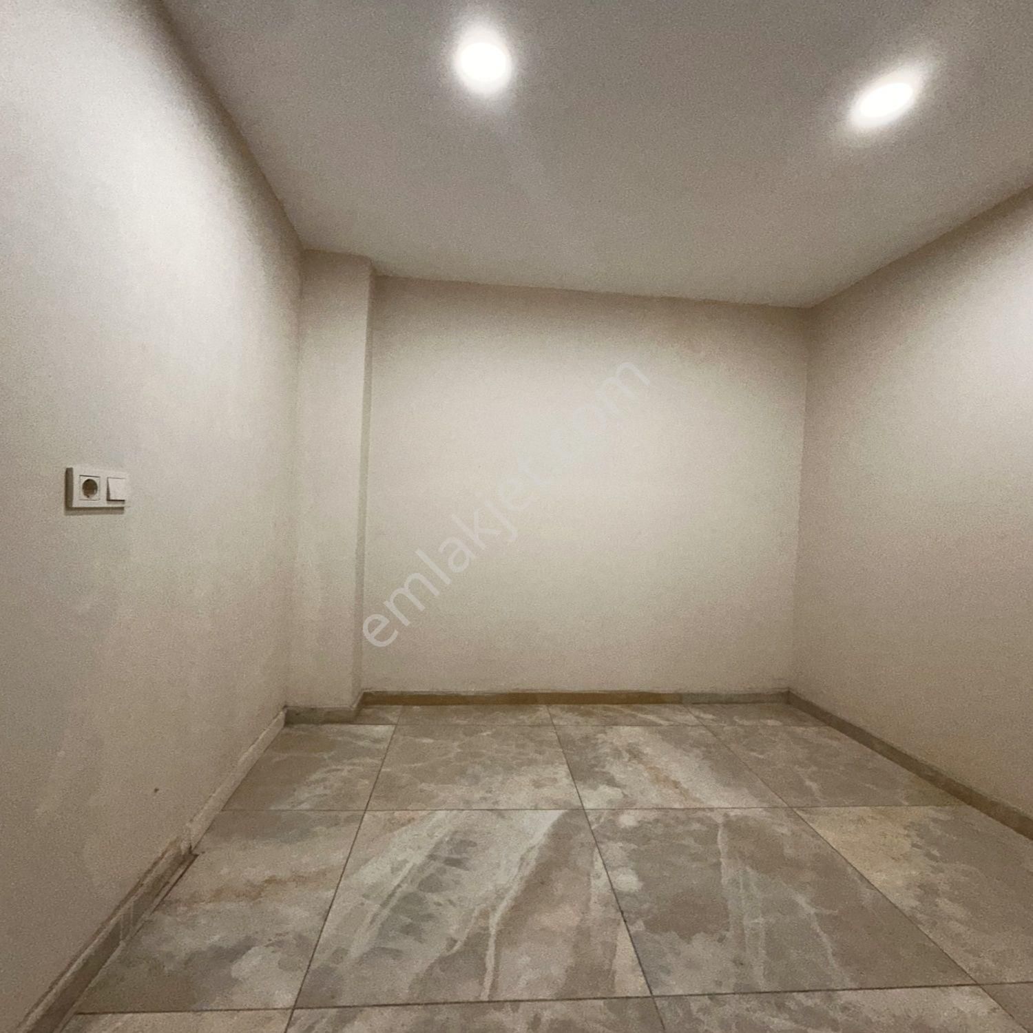 Beylikdüzü Yakuplu'da Satılık 2+1 Merkezi Konumda Fırsat Daire - Görsel 14