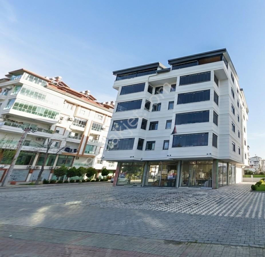 Deniz Yolunda Cadde Üzeri Cam Balkonlu 3+1 Dubleks
