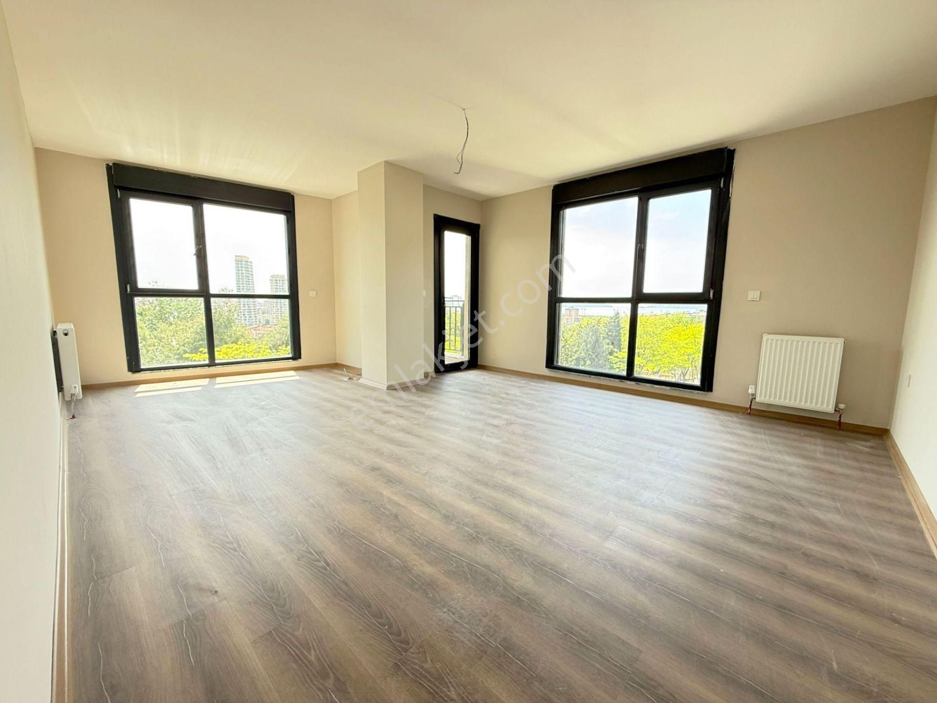 Mertcan'dan 50.yıl Parkı Yanı Deniz Ve Doğa Manzaralı 4+1