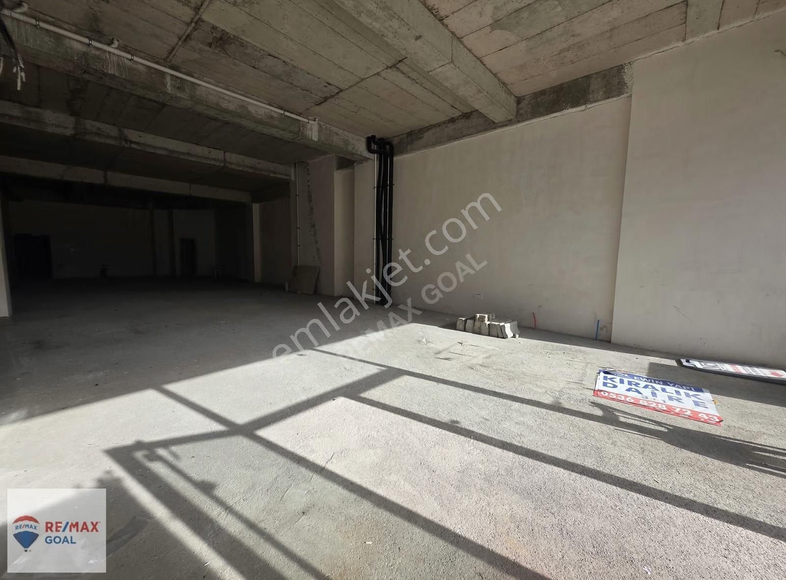 Remax Şirvan'dan Tuzla'da Ana Cadde Üzerinde Satılık Dükkan - Görsel 2