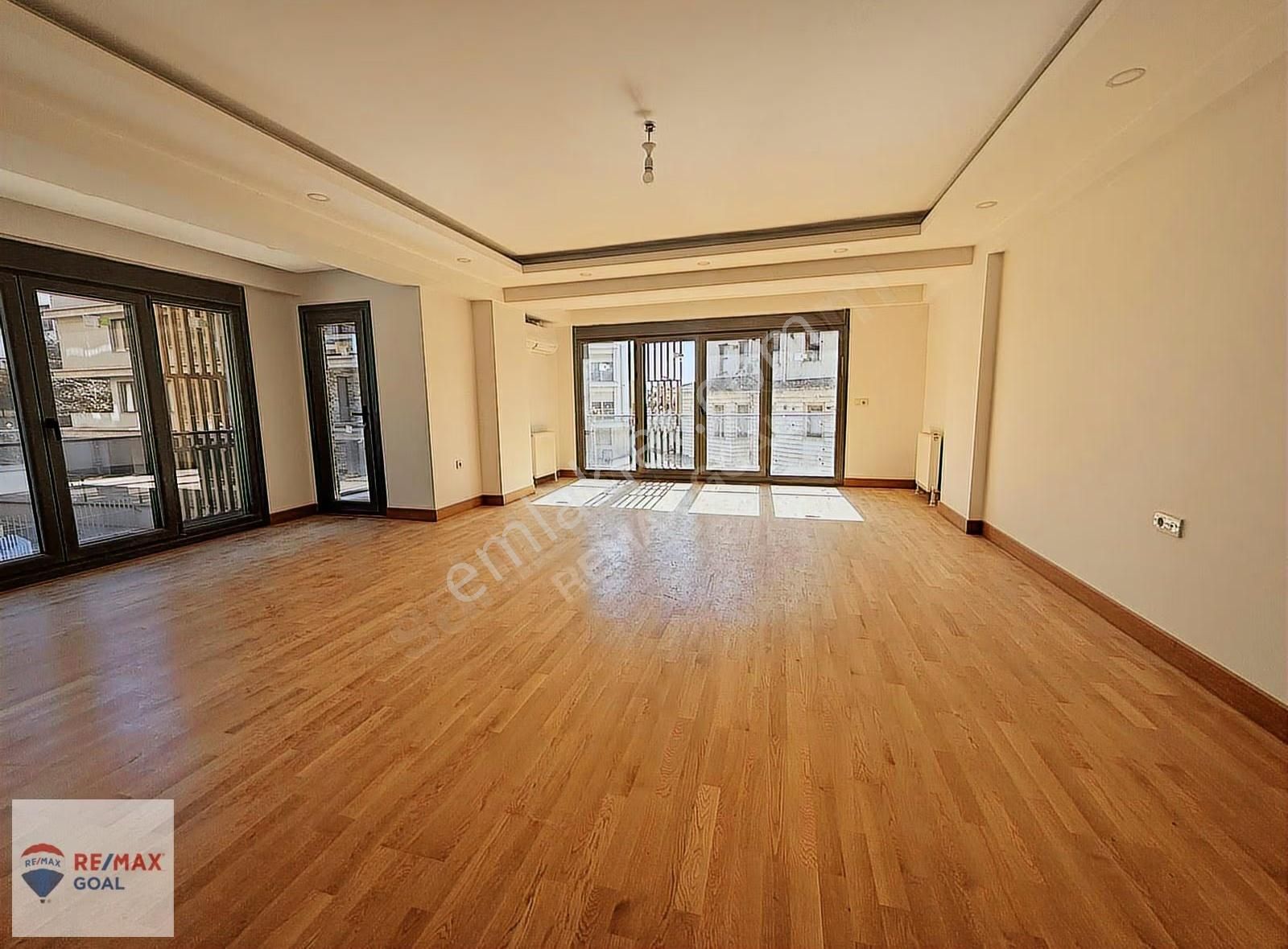 Salacak'da 3 + 1 Sıfır Sahile Yürüme Mesafesinde