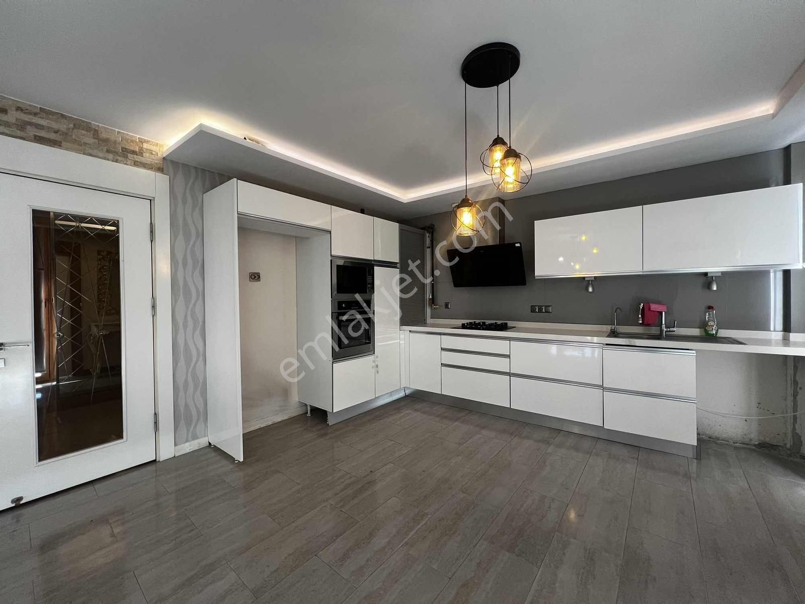 Yeşil Fırın Civ.4+1 Ç.banyo G.odası+kiler Havuz Gvnlk. K.oto.lüx