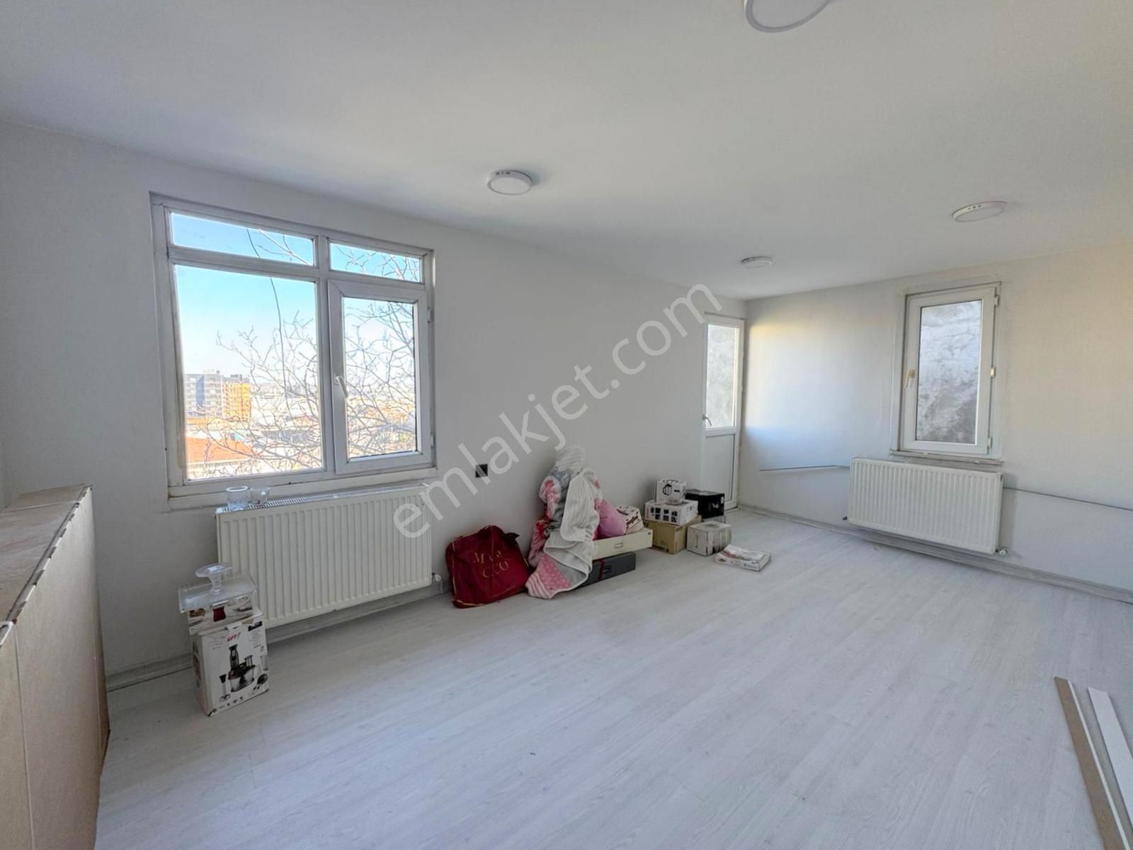 Mertcan'dan Metro&hastane 5dk Yürüme Mesafeli Balkonlu Geniş 1+1