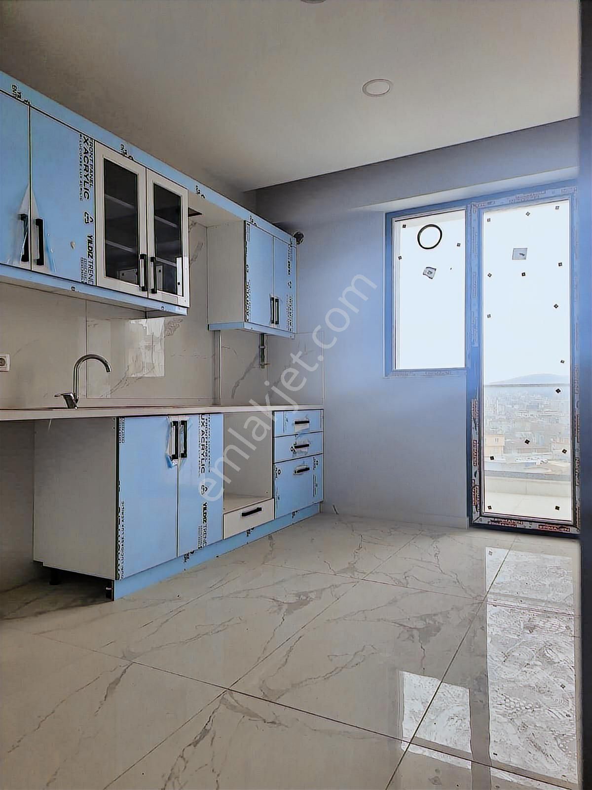 Sancaktepe Yenidoğan Yunus Emre Mh. Site İçi 2+1 Satılık Daire