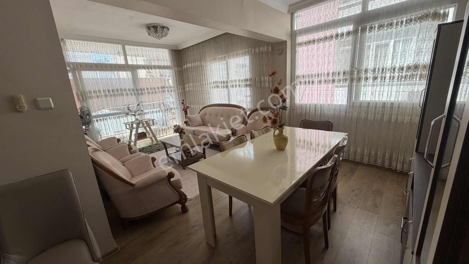 Arca'dan İçi Yapılı Temiz 3+1 Satılık Daire