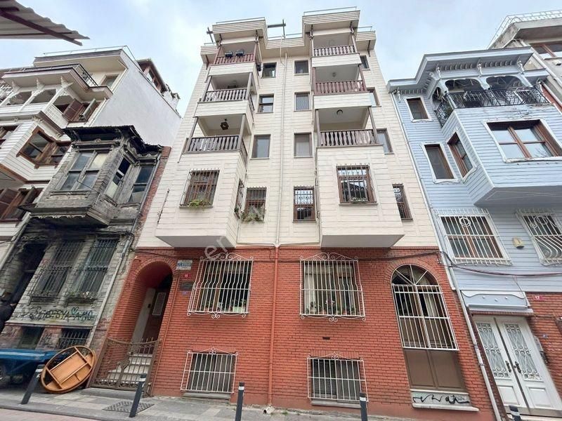 Tülay Özkök'ten Nostaljik Binada Eşyalı Kiralık Daire - Görsel 10