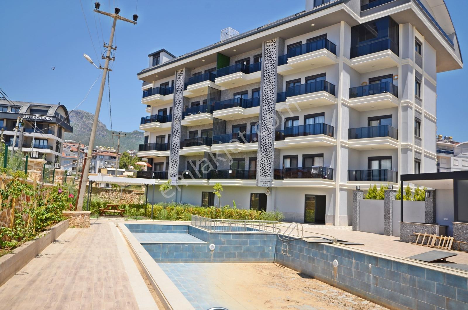 Alanya Oba'da Satılık Havuz Manzaralı 1+1 Dairemiz 3.kat