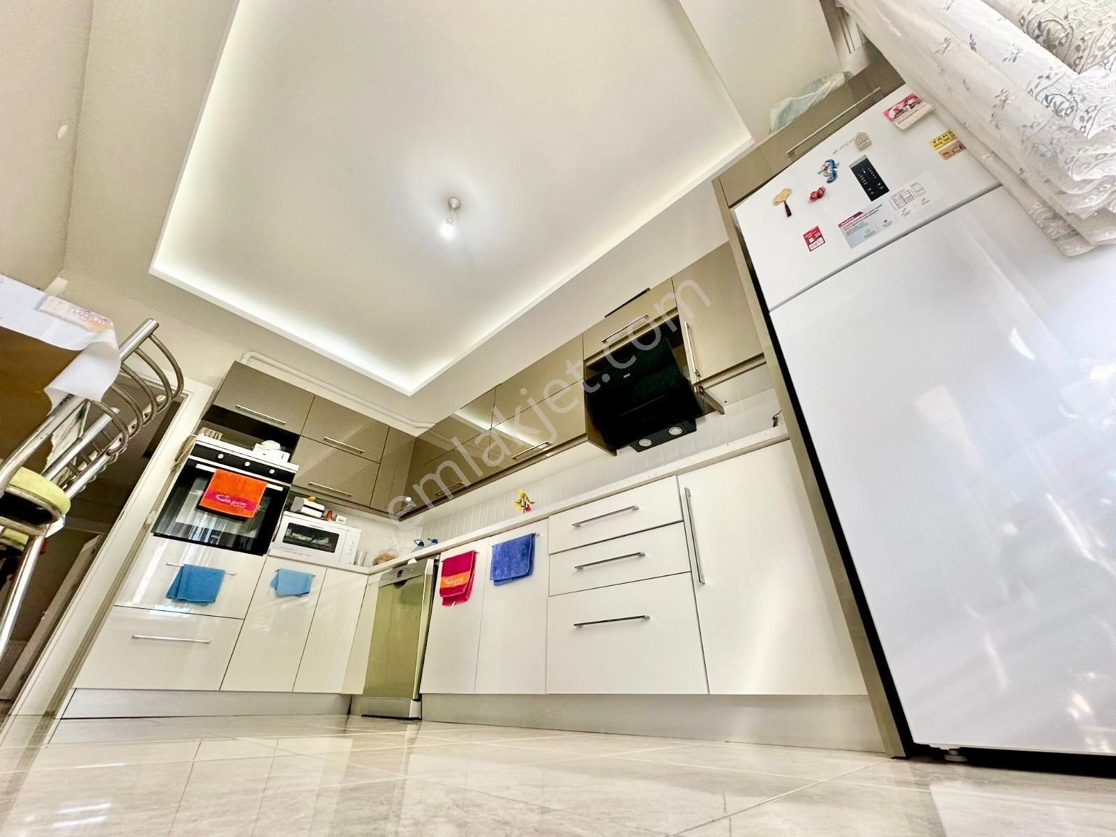 ꧁akçay Ay Emlak'tan꧂ikizçay'da Kombili Ebeveyn Banyolu Ara Kat Ön Cephe Asansörlü Satılık 2+1 Daire - Görsel 3