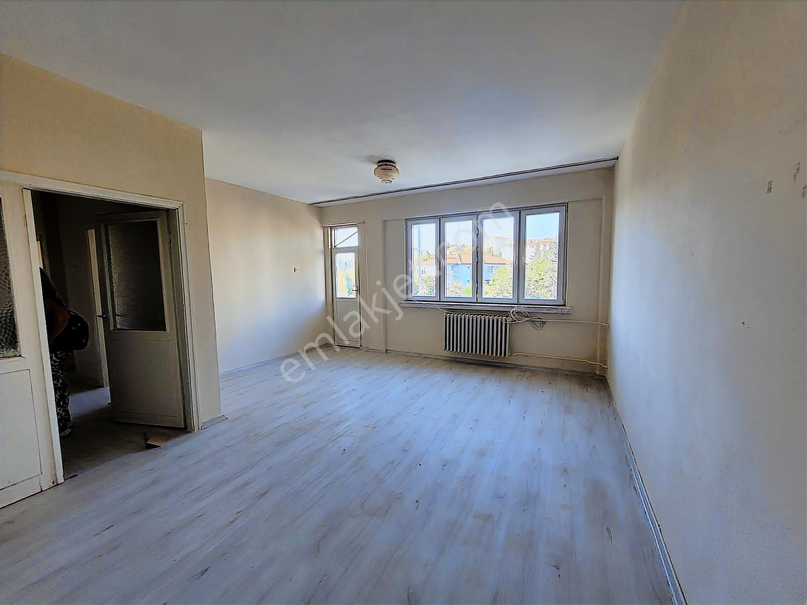 Yenikent'te Çağdaş Market Arkası-bakımlı Önü Açık-2+1 Daire