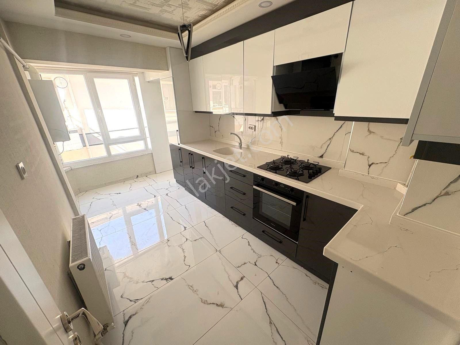 Akşemsettin Mh'de 3+1 Katta Full+full Mükemmel Konum'da Daire!