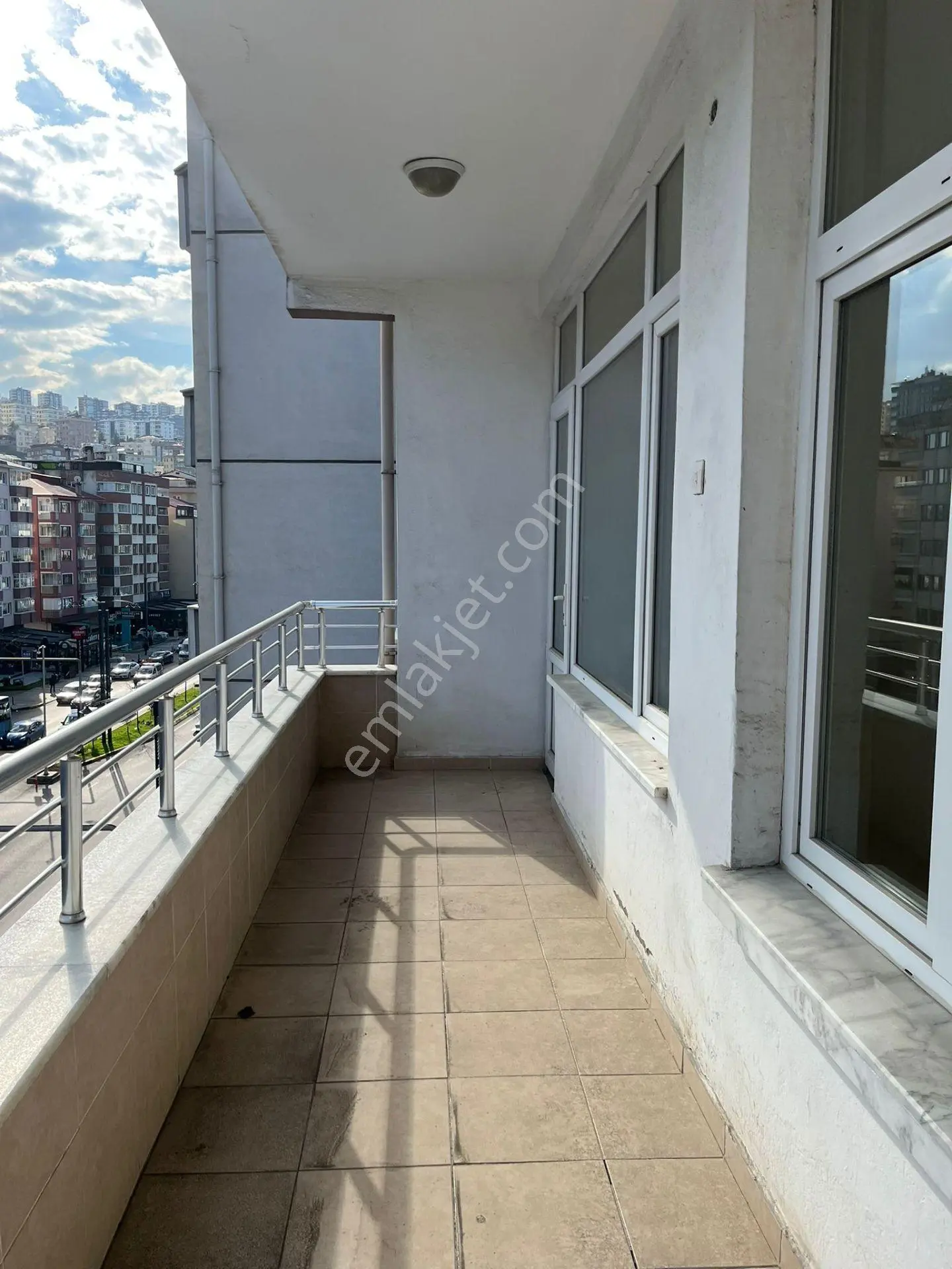 Trbzon Beşirli Cadde Üstü Kiralık 4+1 Daire - Görsel 2